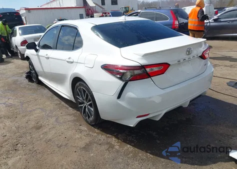 2021 Toyota Camry Se z USA, uszkodzony, nr VIN 4T1G11AK8MU580500